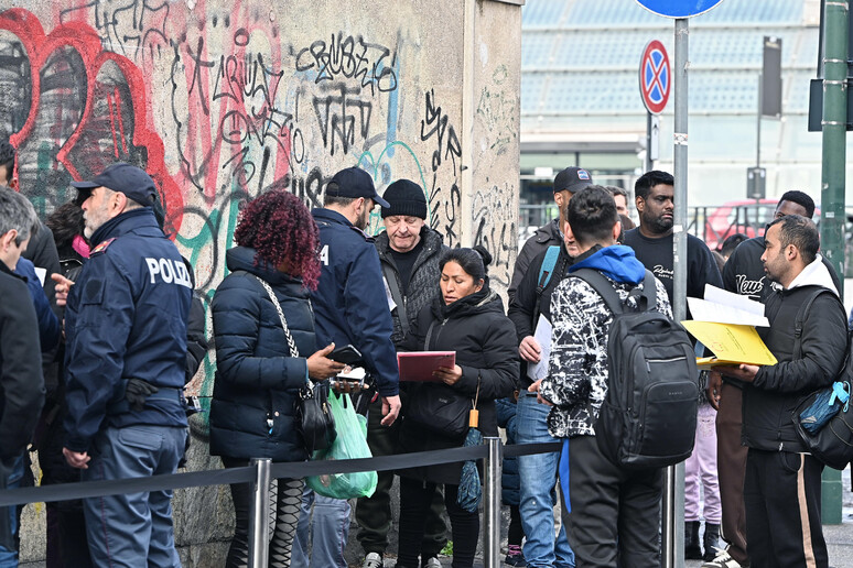 - RIPRODUZIONE RISERVATA