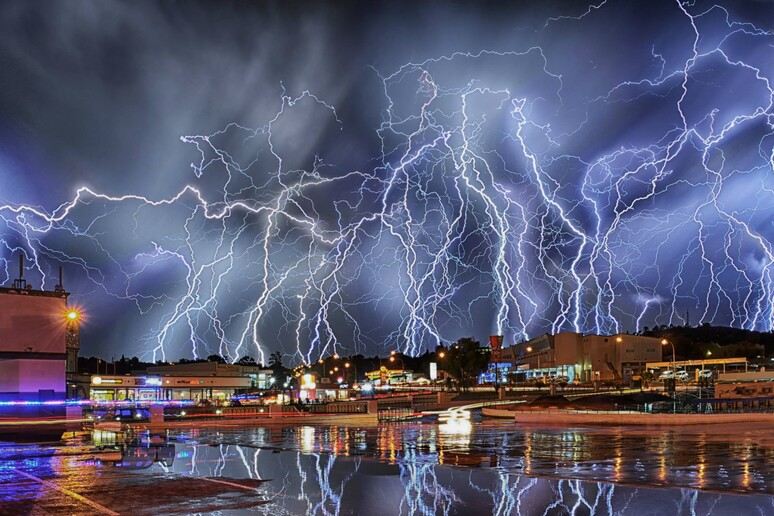 Una tempesta di fulmini in Sud Africa (fonte: World Meteorological Organization da Flickr CC BY-NC-ND 2.0) - RIPRODUZIONE RISERVATA