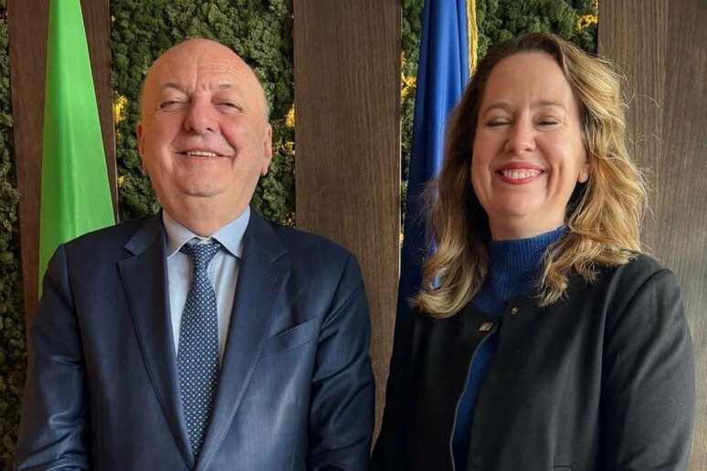 - RIPRODUZIONE RISERVATA