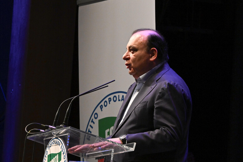 - RIPRODUZIONE RISERVATA