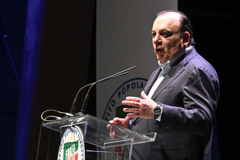 - RIPRODUZIONE RISERVATA