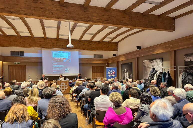- RIPRODUZIONE RISERVATA