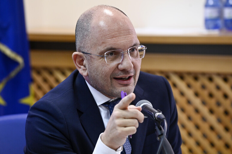 - RIPRODUZIONE RISERVATA