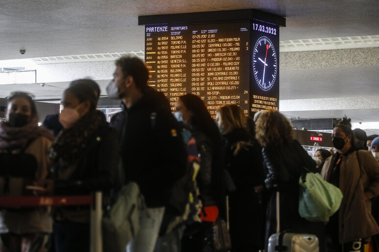 Sciopero dei sindacati autonomi, treni e servizi a rischio - RIPRODUZIONE RISERVATA