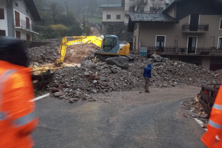 - RIPRODUZIONE RISERVATA