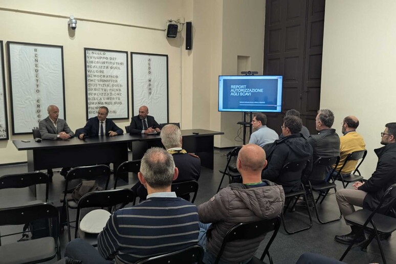 - RIPRODUZIONE RISERVATA