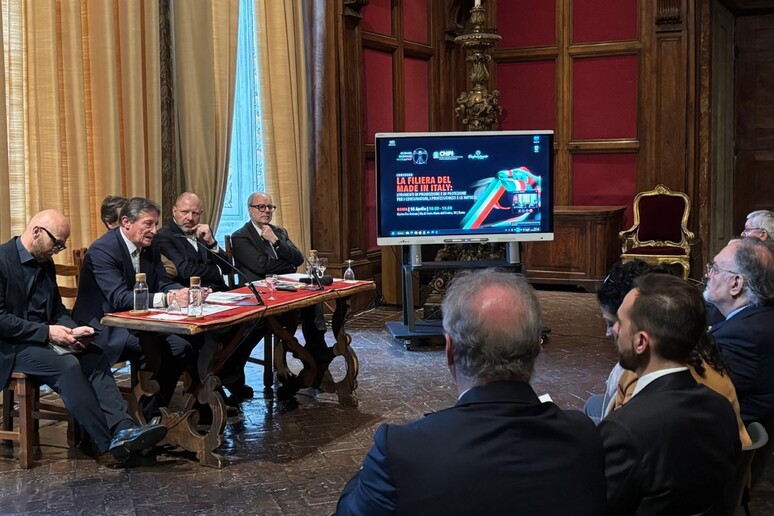 - RIPRODUZIONE RISERVATA