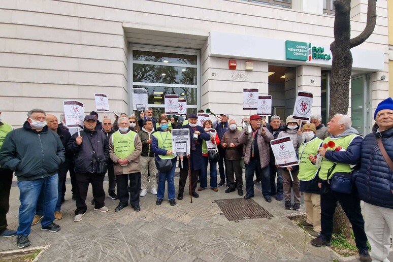 - RIPRODUZIONE RISERVATA