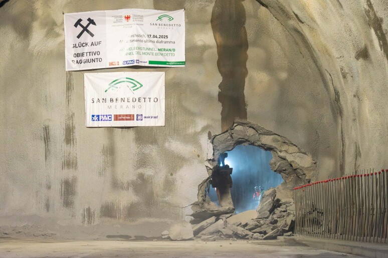 - RIPRODUZIONE RISERVATA