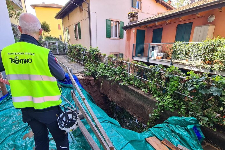 - RIPRODUZIONE RISERVATA