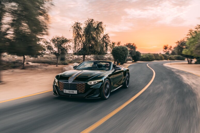 La Bentley Batur Convertible debutta a Dubai © ANSA/Web