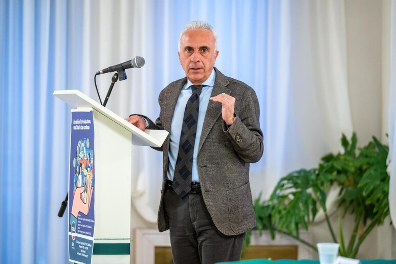 - RIPRODUZIONE RISERVATA