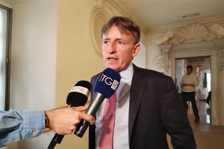 - RIPRODUZIONE RISERVATA
