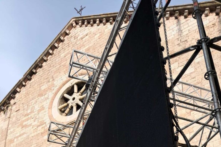 - RIPRODUZIONE RISERVATA