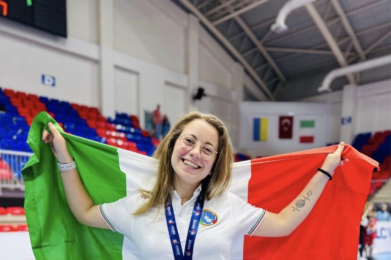 - RIPRODUZIONE RISERVATA