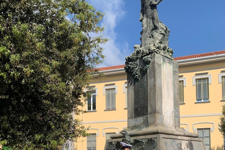 - RIPRODUZIONE RISERVATA