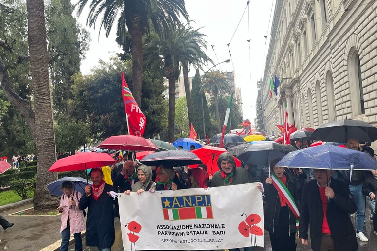 - RIPRODUZIONE RISERVATA