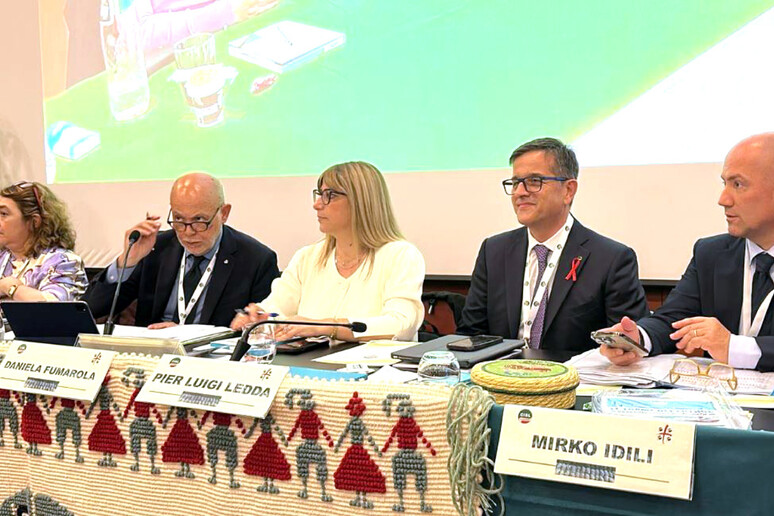 - RIPRODUZIONE RISERVATA