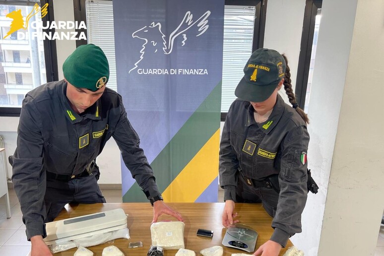 - RIPRODUZIONE RISERVATA