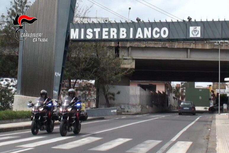 - RIPRODUZIONE RISERVATA