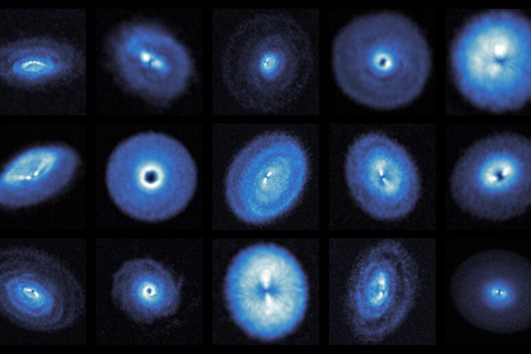 Rappresentazione artistica della formazione di pianeti attorno a una stella (fonte: NSF/AUI/NSF NRAO/S.Dagnello) - RIPRODUZIONE RISERVATA
