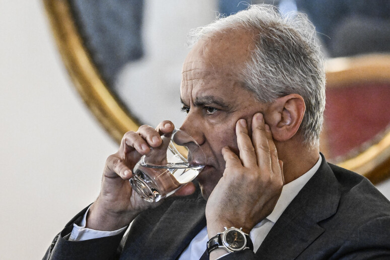 - RIPRODUZIONE RISERVATA