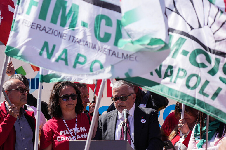 Primo Maggio: manifestazione a Napoli - RIPRODUZIONE RISERVATA