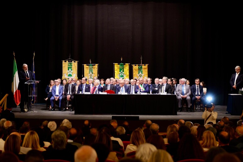 - RIPRODUZIONE RISERVATA