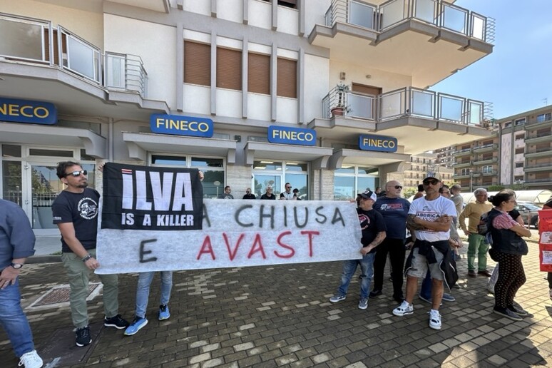 - RIPRODUZIONE RISERVATA