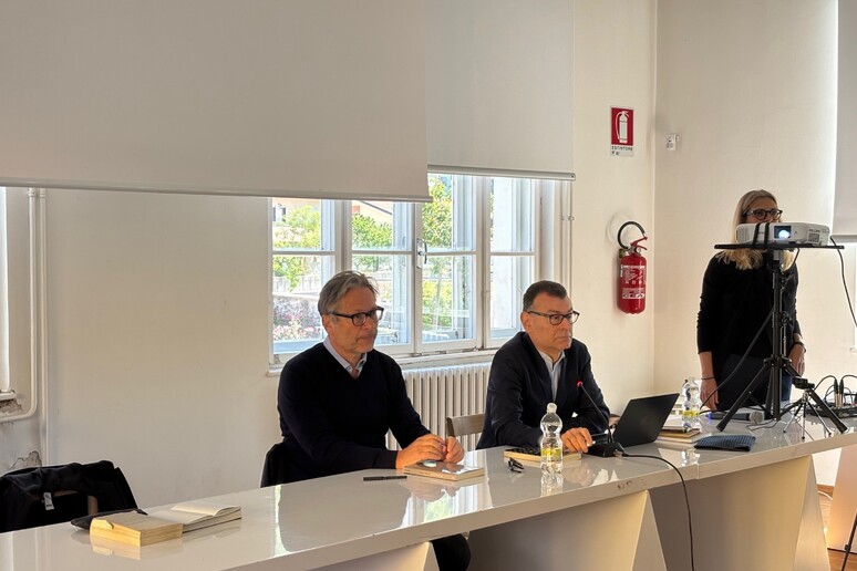 - RIPRODUZIONE RISERVATA
