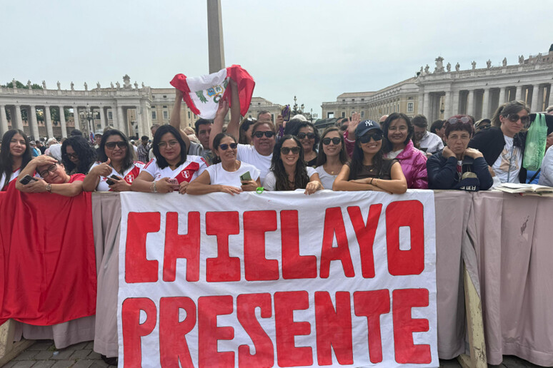 Bandiere peruviane e ricordi,  'Chiclayo è qui ' - RIPRODUZIONE RISERVATA
