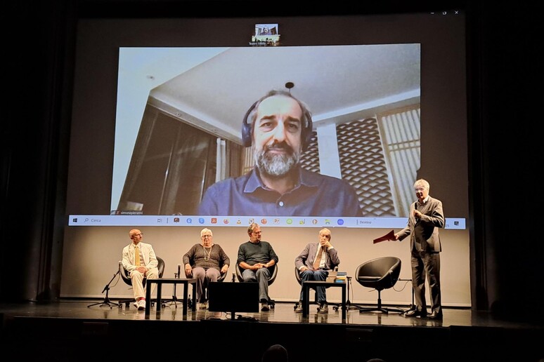 - RIPRODUZIONE RISERVATA