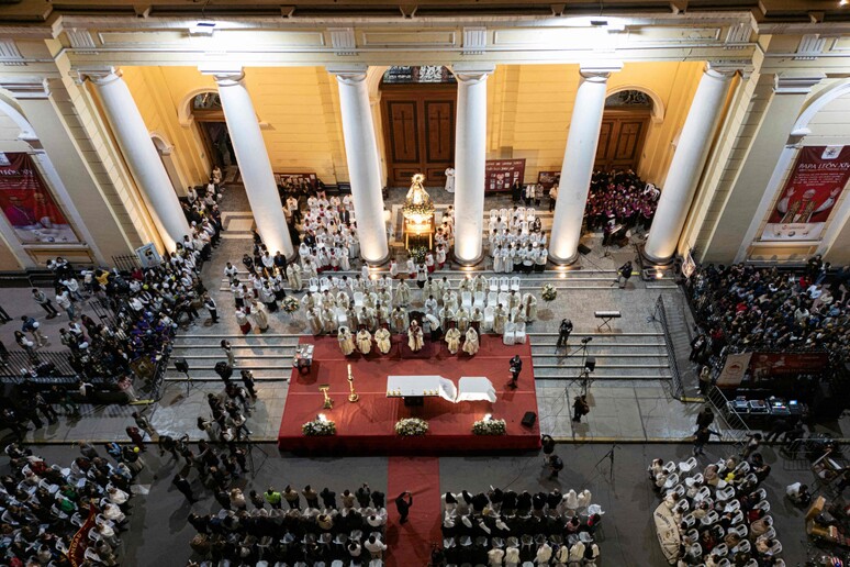 In migliaia alla messa per papa Leone XIV a Chiclayo