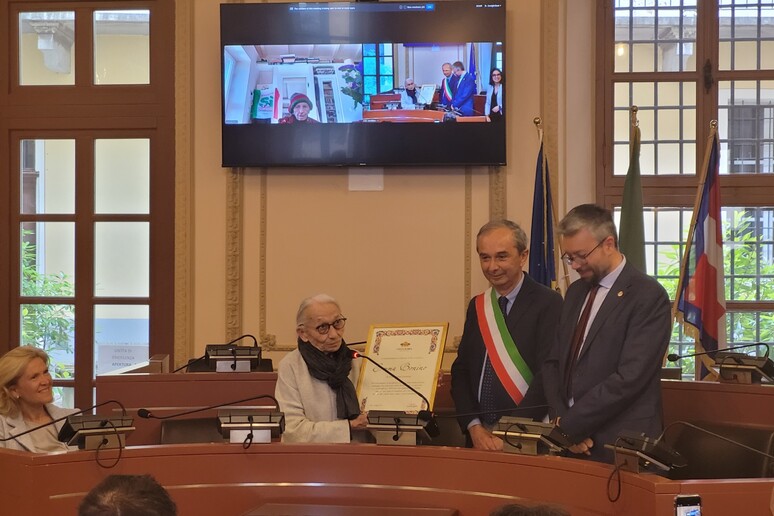 - RIPRODUZIONE RISERVATA
