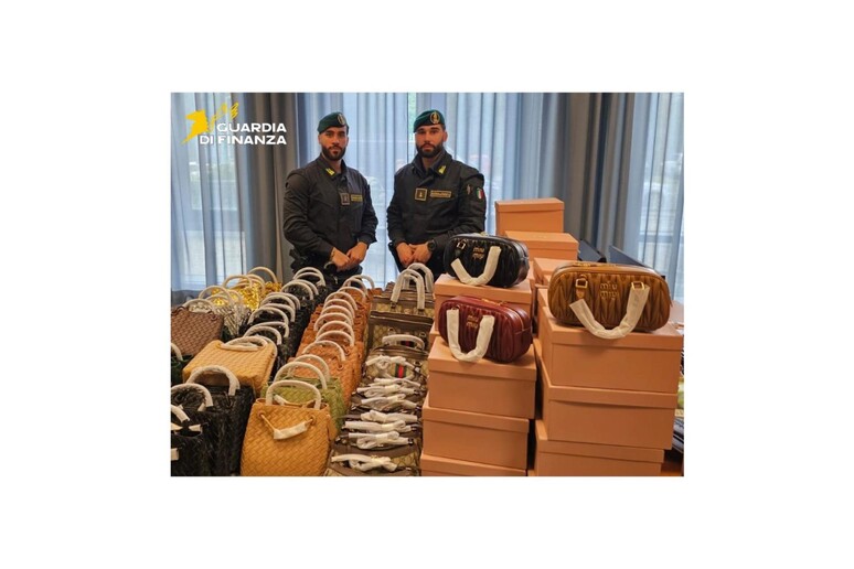 - RIPRODUZIONE RISERVATA