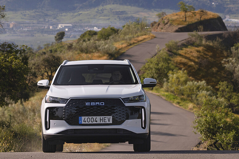 Ebro rafforza la squadra dei suv con il nuovo ibrido s400 - RIPRODUZIONE RISERVATA