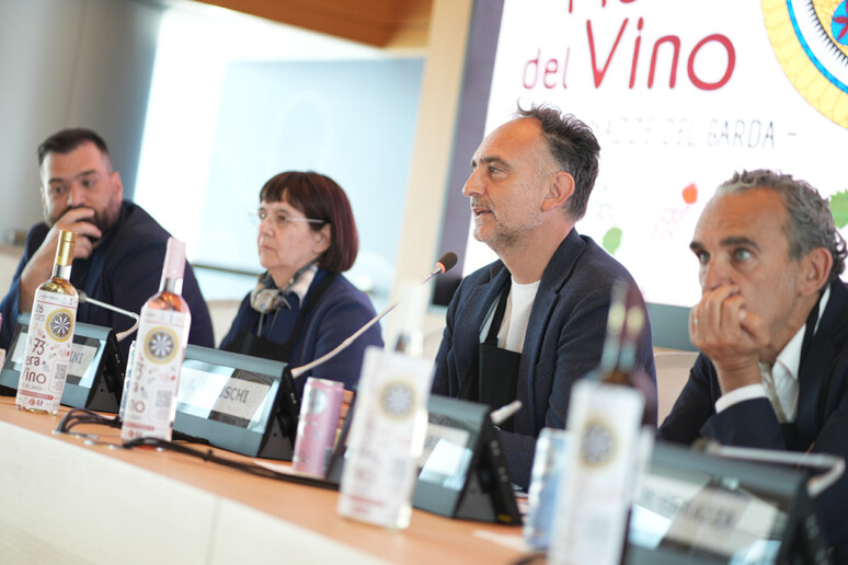 - RIPRODUZIONE RISERVATA