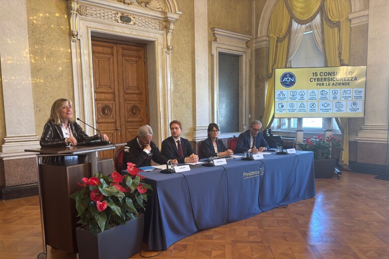 - RIPRODUZIONE RISERVATA