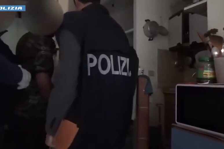 - RIPRODUZIONE RISERVATA