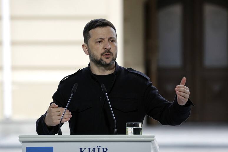 - RIPRODUZIONE RISERVATA