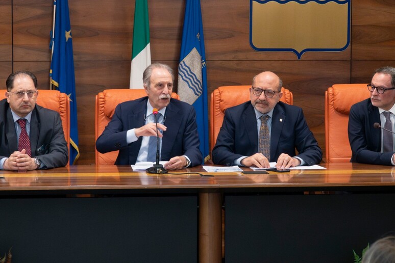 - RIPRODUZIONE RISERVATA