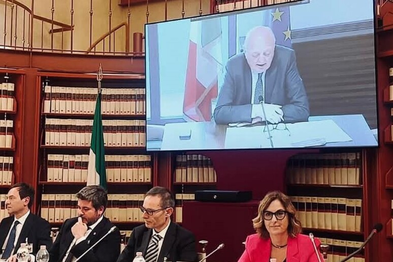 - RIPRODUZIONE RISERVATA
