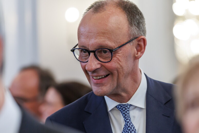 - RIPRODUZIONE RISERVATA