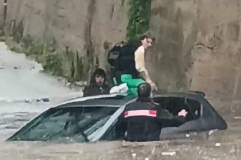 - RIPRODUZIONE RISERVATA