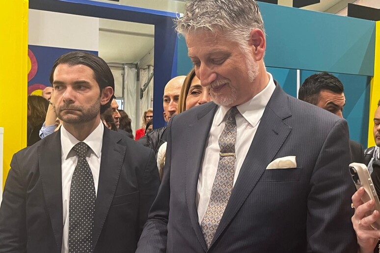 - RIPRODUZIONE RISERVATA