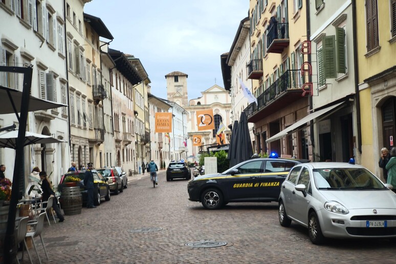 - RIPRODUZIONE RISERVATA