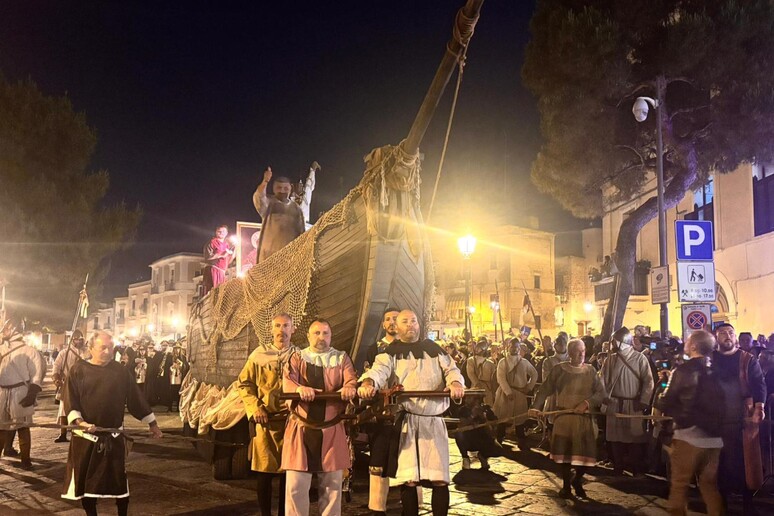 A Bari corteo storico di San Nicola nel segno della musica - RIPRODUZIONE RISERVATA