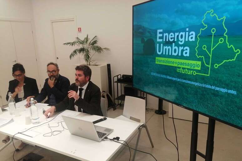 - RIPRODUZIONE RISERVATA