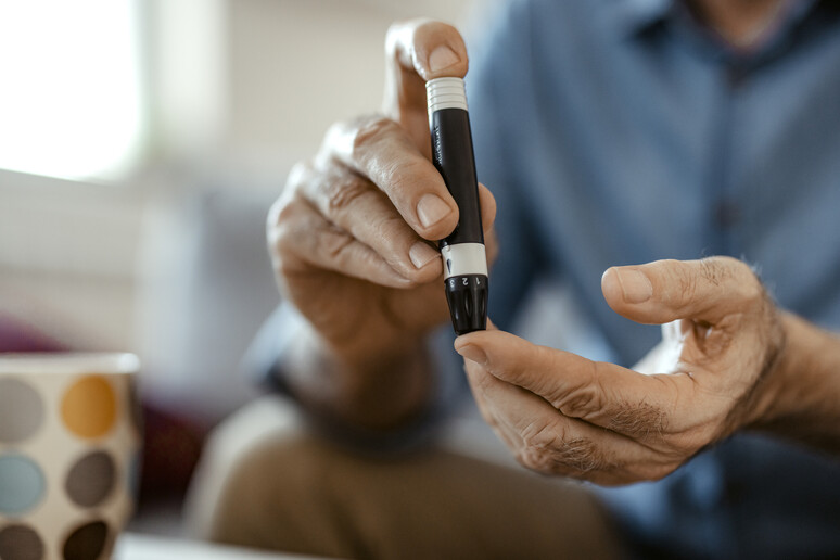 Diabetici sempre più anziani. Attestazione: PixelsEffect - iStock - RIPRODUZIONE RISERVATA
