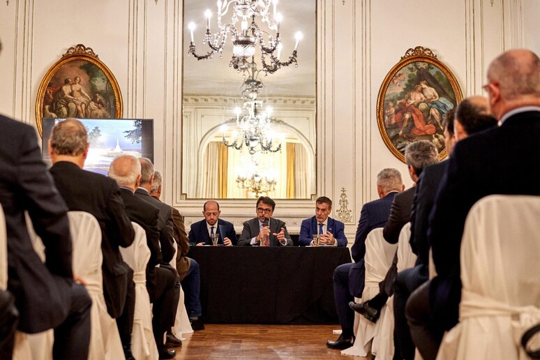 - RIPRODUZIONE RISERVATA